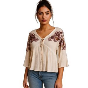 En Crème Embroidered V Neck Short Bell Sleeve Blouse Size m